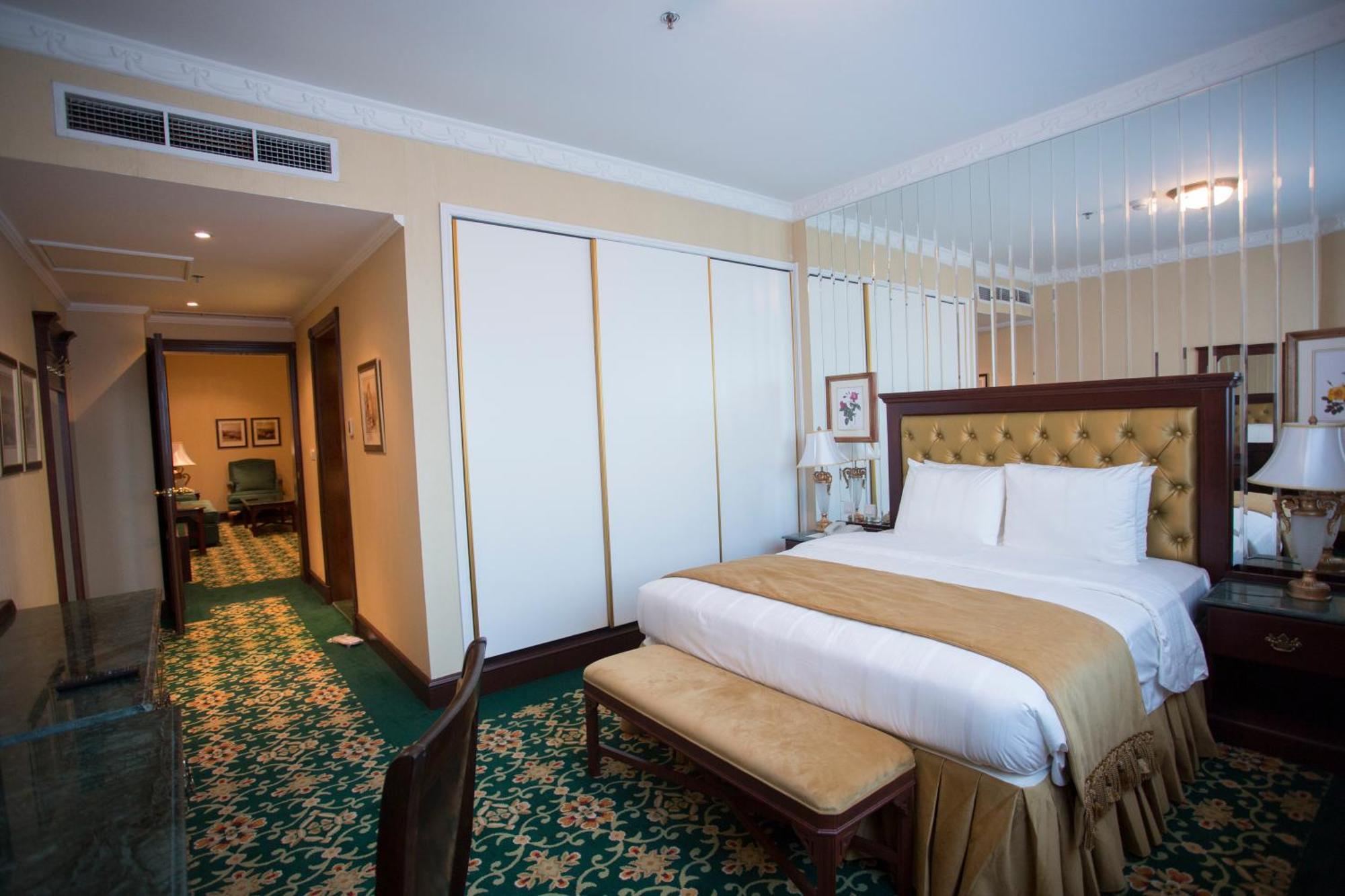 โรงแรมฮาบิแทต ออล สวีท อัล คอบาร์ อัลโคห์บาร์ ภายนอก รูปภาพ A bedroom at the hotel