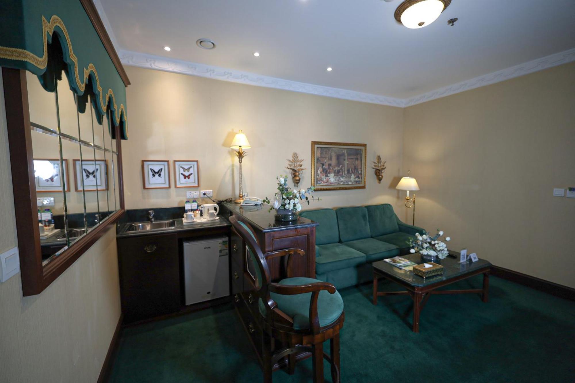 โรงแรมฮาบิแทต ออล สวีท อัล คอบาร์ อัลโคห์บาร์ ภายนอก รูปภาพ A suite at the hotel