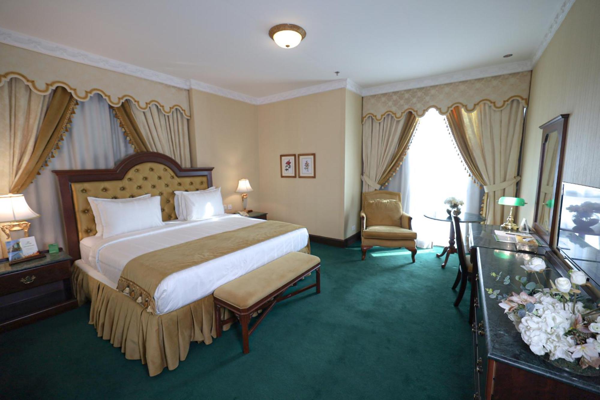 โรงแรมฮาบิแทต ออล สวีท อัล คอบาร์ อัลโคห์บาร์ ภายนอก รูปภาพ A bedroom at the hotel