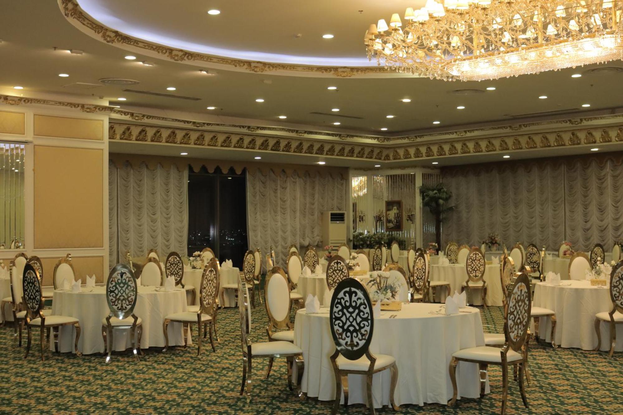 โรงแรมฮาบิแทต ออล สวีท อัล คอบาร์ อัลโคห์บาร์ ภายนอก รูปภาพ The ballroom