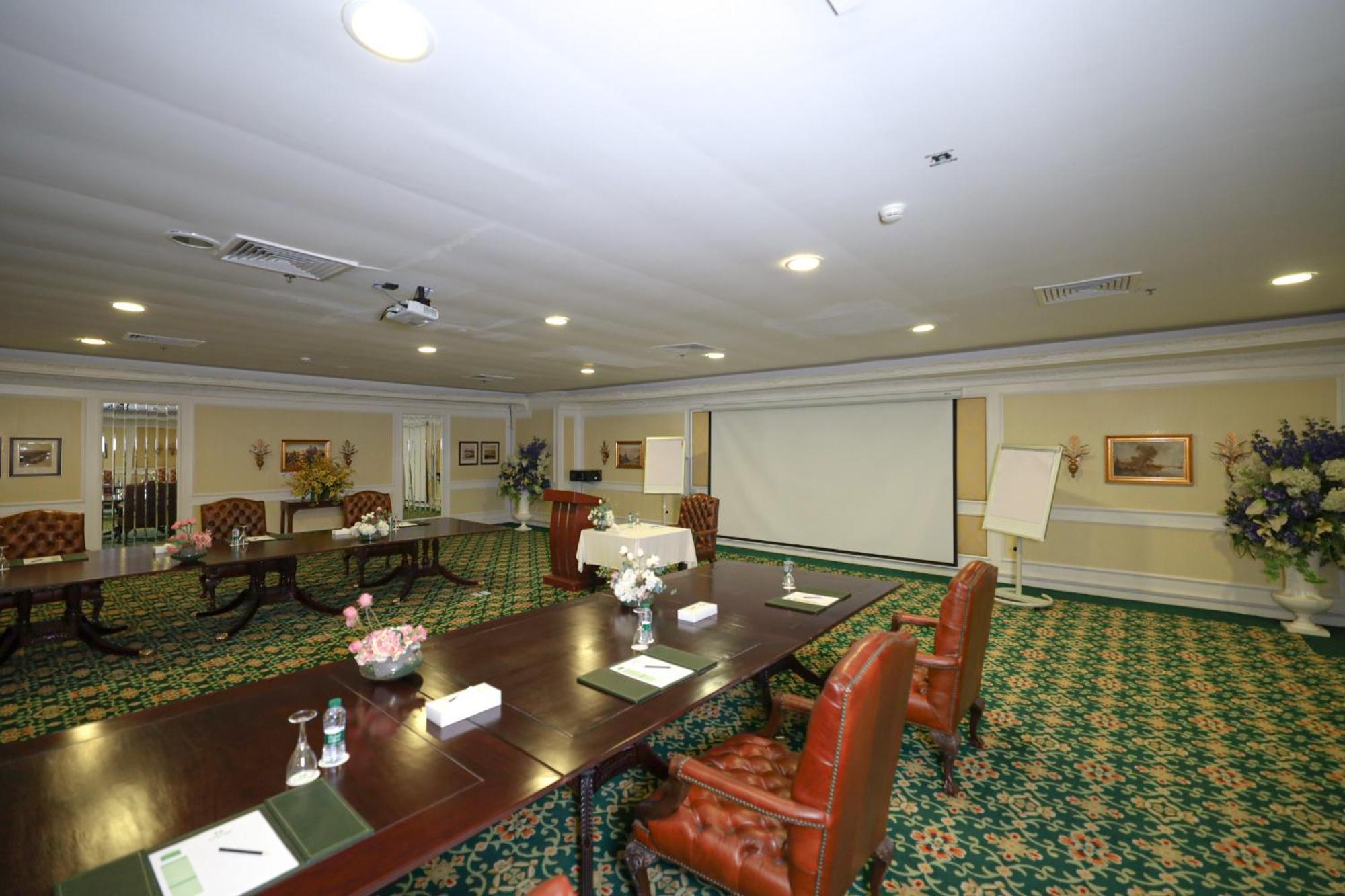 โรงแรมฮาบิแทต ออล สวีท อัล คอบาร์ อัลโคห์บาร์ ภายนอก รูปภาพ The boardroom