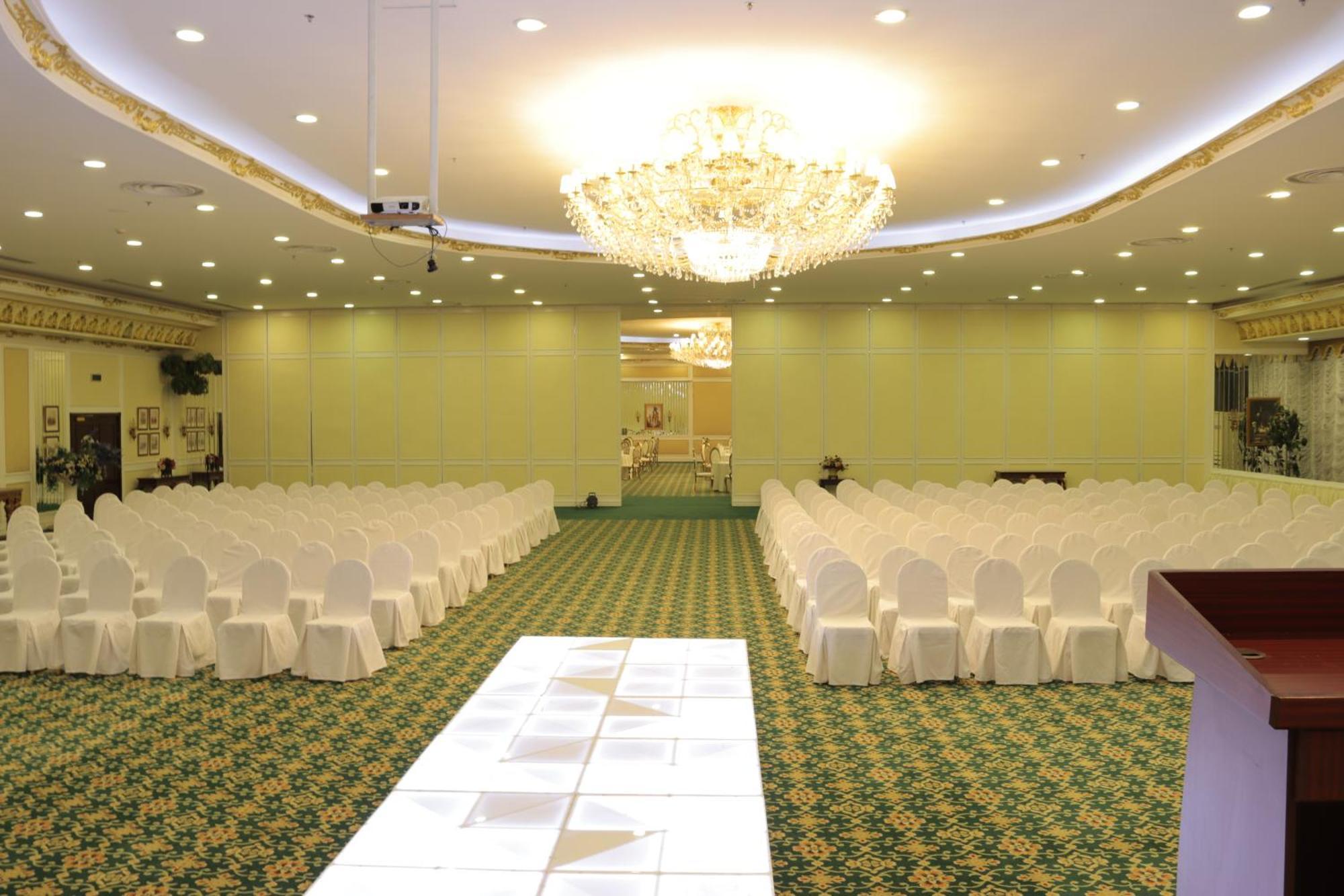 โรงแรมฮาบิแทต ออล สวีท อัล คอบาร์ อัลโคห์บาร์ ภายนอก รูปภาพ The ballroom of the hotel