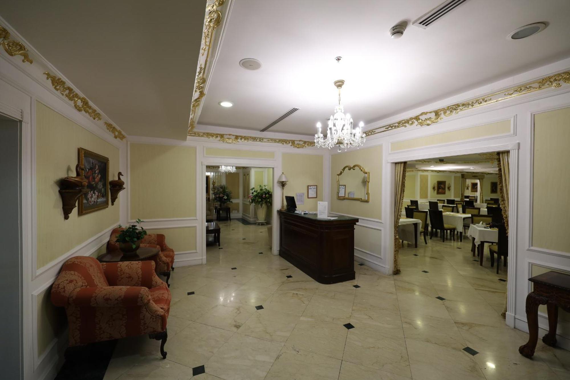 โรงแรมฮาบิแทต ออล สวีท อัล คอบาร์ อัลโคห์บาร์ ภายนอก รูปภาพ The lobby of the hotel