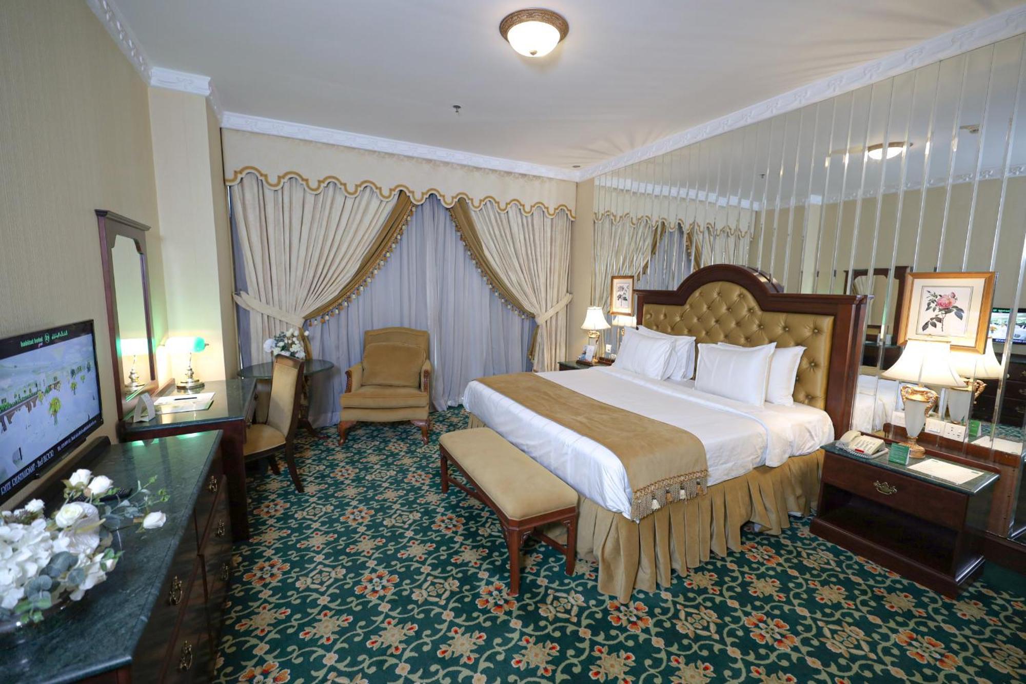 โรงแรมฮาบิแทต ออล สวีท อัล คอบาร์ อัลโคห์บาร์ ภายนอก รูปภาพ A bedroom at the hotel